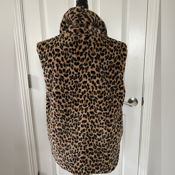 Johnston & Murphy Women's Reversible Animal-Print Faux-Fur/Sherpa Vest - Small - Picture 4 of 7
